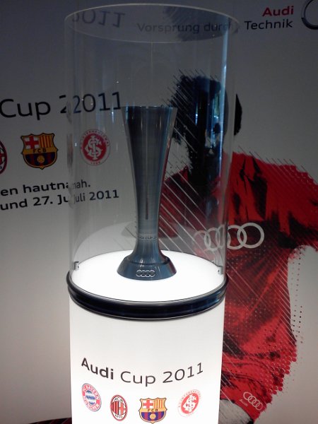 audi cup 2011.jpg - Ook even op de foto gezet, de Audi cup. In het toernooi spelen Bayern München, FC Barcelona, AC Milan en SC Internacional mee.